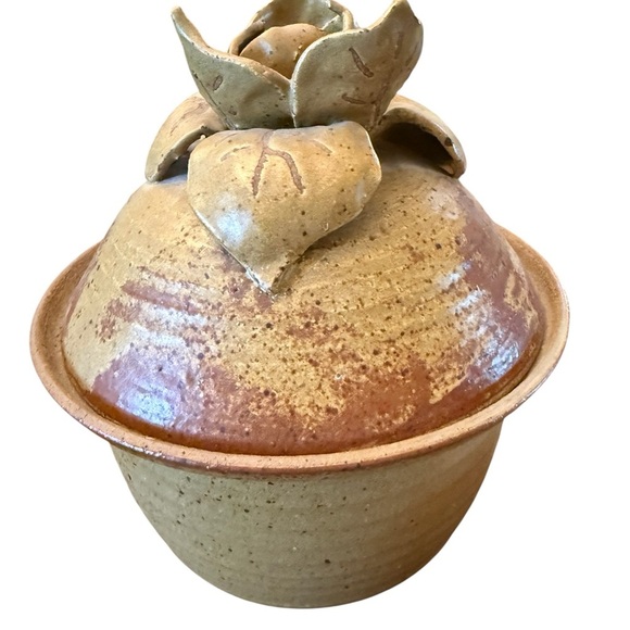 Handmade Studio Pottery Lidded Bowl with Floral Top - Picture 5 of 13